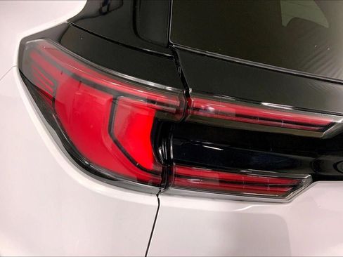 Used 2025 GMC Acadia Elevation image 28