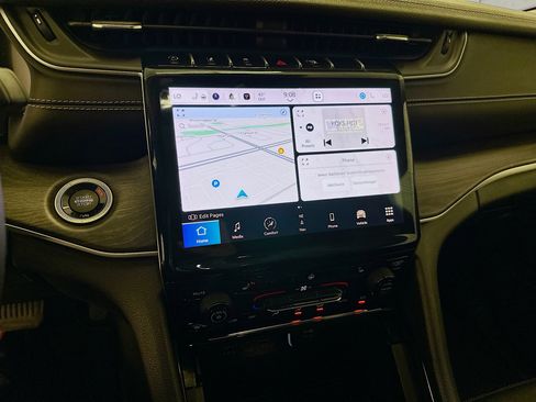 Used 2023 Jeep Grand Cherokee Limited w/ Black Appearance Package image 26