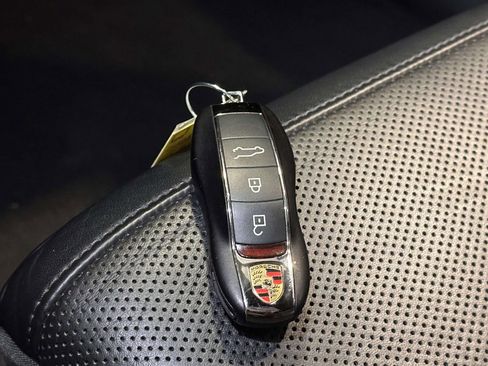 Used 2020 Porsche Macan image 27