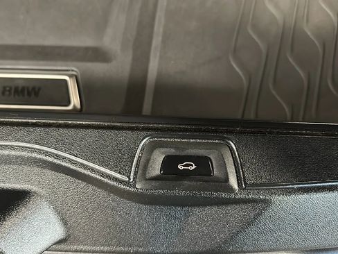 Used 2022 BMW X5 xDrive40i w/ Premium Package image 16