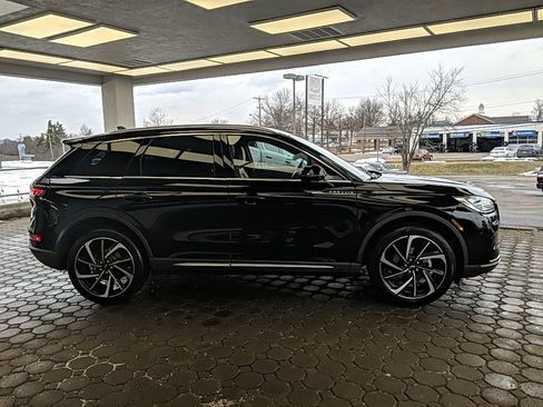 Certified 2023 Lincoln Corsair Reserve w/ Equipment Group 201A image 4