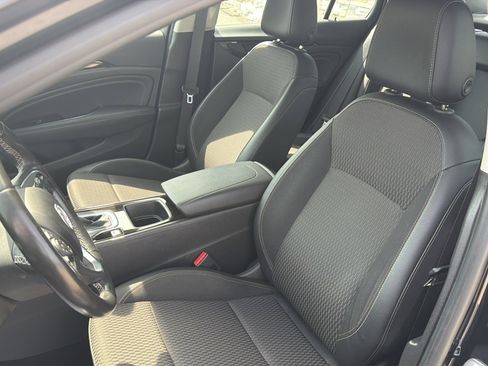 Used 2018 Buick Regal Preferred w/ Sights and Sounds Package image 13