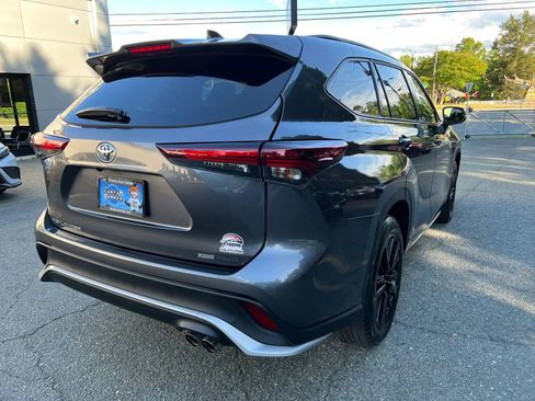 Used 2025 Toyota Highlander XSE AWD/4WD image 4