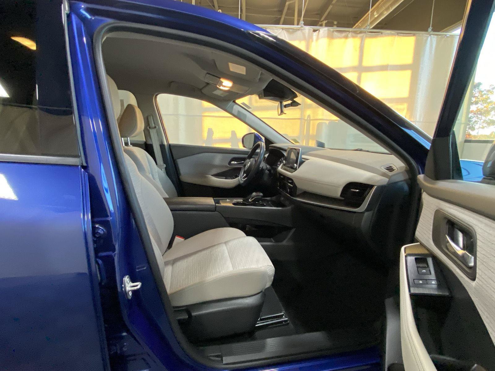 Used 2021 Nissan Rogue SV FWD image 10