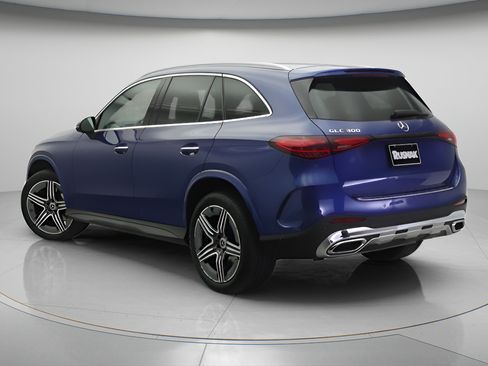 Certified 2023 Mercedes-Benz GLC 300 image 2