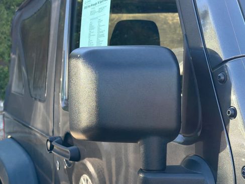 Used 2018 Jeep Wrangler Sport AWD/4WD image 12