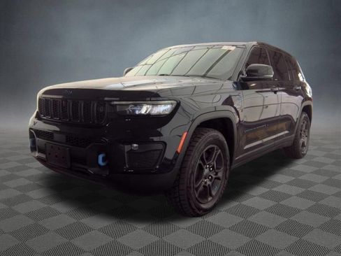 Used 2024 Jeep Grand Cherokee Trailhawk w/ Advanced Protech Group II AWD/4WD image 3