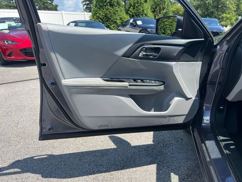 Used 2015 Honda Accord LX image 19