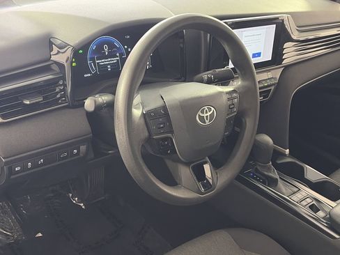 Used 2025 Toyota Camry LE FWD image 10