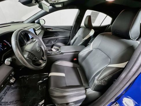 Used 2025 Toyota Camry SE FWD image 18