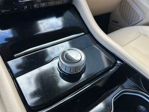 Used 2022 Jeep Grand Cherokee L Limited image 15