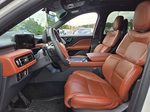 Used 2025 Lincoln Aviator Reserve w/ Equipment Group 201A AWD/4WD image 12