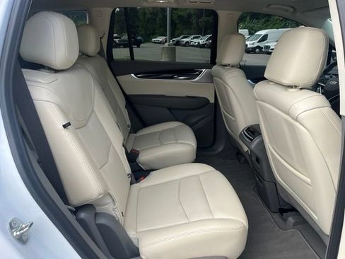 Used 2024 Cadillac XT6 Premium Luxury w/ Technology Package AWD/4WD image 10