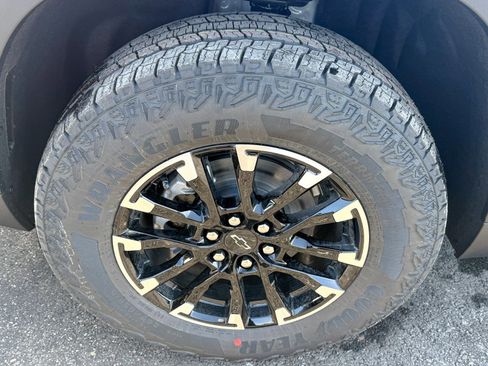 New 2026 Chevrolet Traverse Z71 w/ LPO, Floor Liner Package image 11