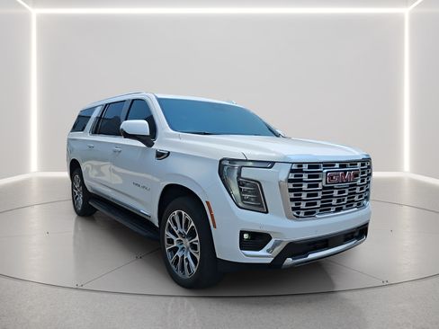 Used 2025 GMC Yukon XL Denali AWD/4WD image 7
