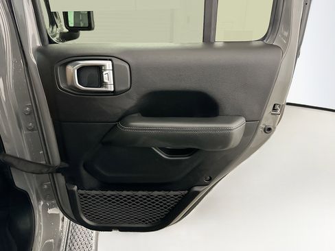 Used 2020 Jeep Gladiator Overland image 31