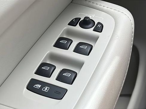 Used 2023 Volvo XC60 B5 Plus w/ Climate Package FWD image 24