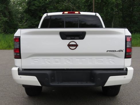 Used 2022 Nissan Frontier PRO-4X w/ Technology Package AWD/4WD image 6