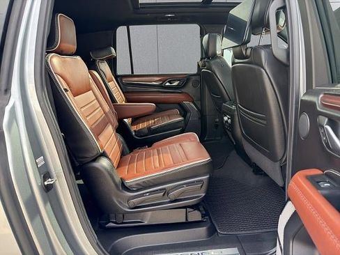 Used 2024 GMC Yukon XL Denali Ultimate image 18