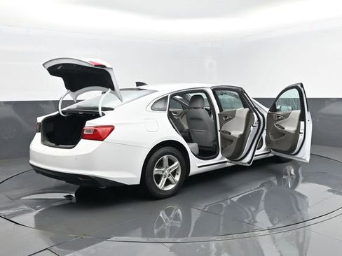 Used 2020 Chevrolet Malibu LS w/ Driver Confidence Package II image 28