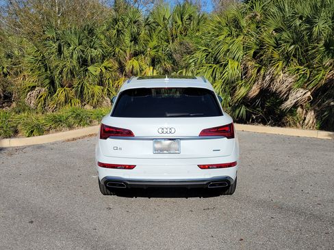 Certified 2025 Audi Q5 2.0T Premium Plus image 5