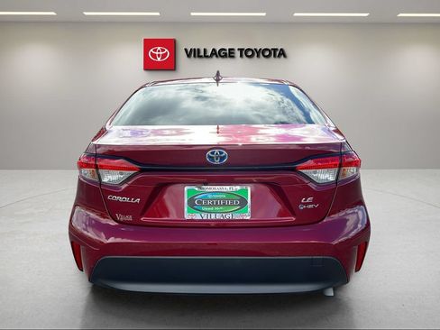 Certified 2025 Toyota Corolla LE FWD image 4