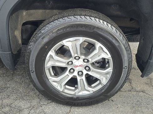 Certified 2024 GMC Sierra 1500 SLT image 9