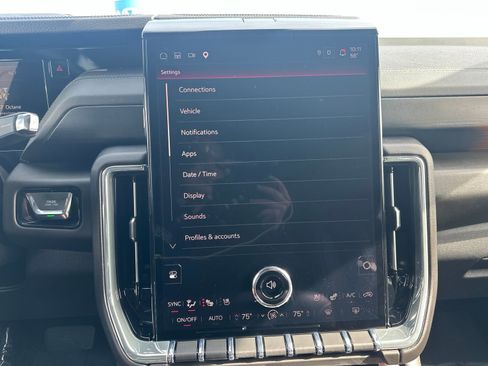 Used 2025 GMC Yukon XL Denali AWD/4WD image 64