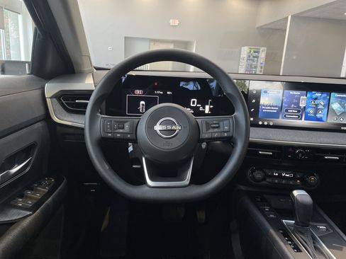 Used 2026 Nissan Kicks SV w/ SV Premium Package FWD image 18