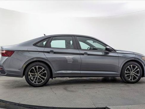 Used 2024 Volkswagen Jetta Sport FWD image 9