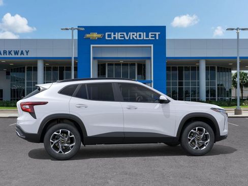 New 2026 Chevrolet Trax LT FWD image 5
