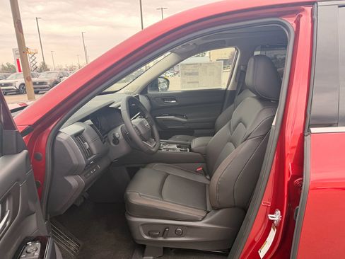 New 2026 Nissan Pathfinder SL w/ SL Premium Package image 6