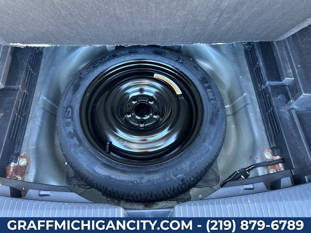 Used 2024 Nissan Rogue S AWD/4WD image 18