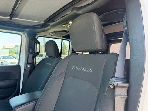 Used 2022 Jeep Wrangler Unlimited Sahara image 11