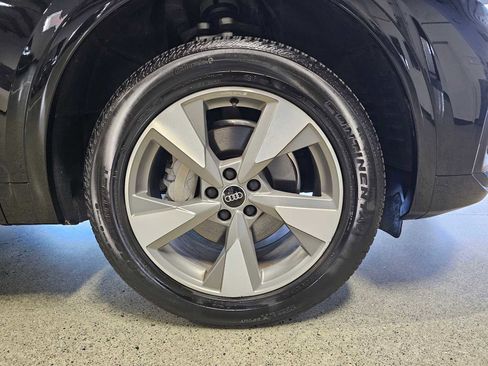 Used 2023 Audi Q5 2.0T Premium w/ Convenience Package image 9