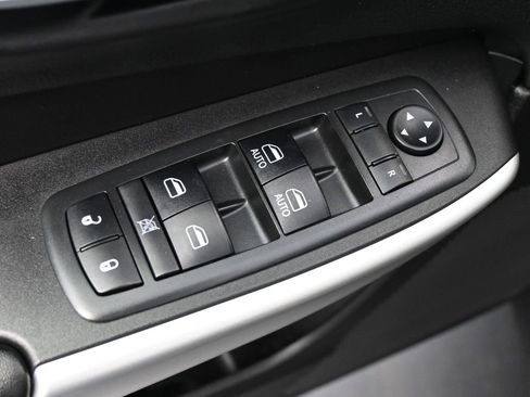 Used 2018 Jeep Cherokee Latitude Plus image 3