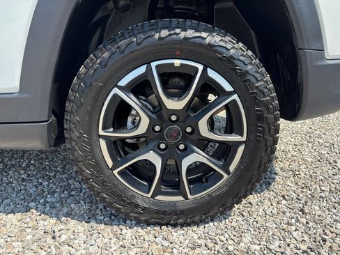 Used 2025 Jeep Compass Trailhawk AWD/4WD image 25