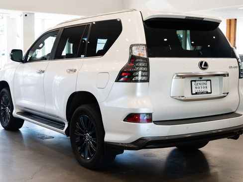 Used 2023 Lexus GX 460 Premium w/ Accessory Package AWD/4WD image 6