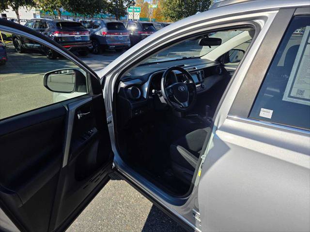 Used 2018 Toyota RAV4 XLE FWD image 19