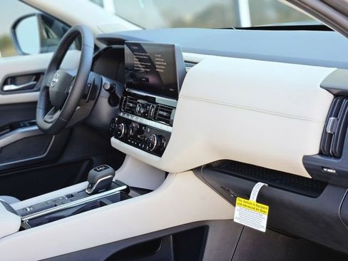 New 2026 Nissan Pathfinder SL w/ SL Premium Package (P04) FWD image 12