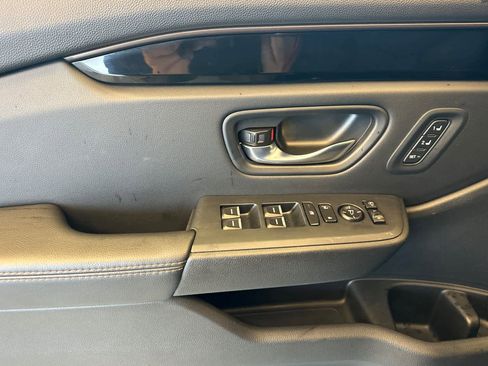 Certified 2023 Honda Pilot TrailSport image 11