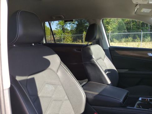 Used 2024 Volkswagen Atlas SE image 40