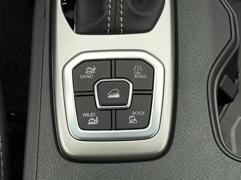 New 2026 Nissan Frontier SV AWD/4WD image 22