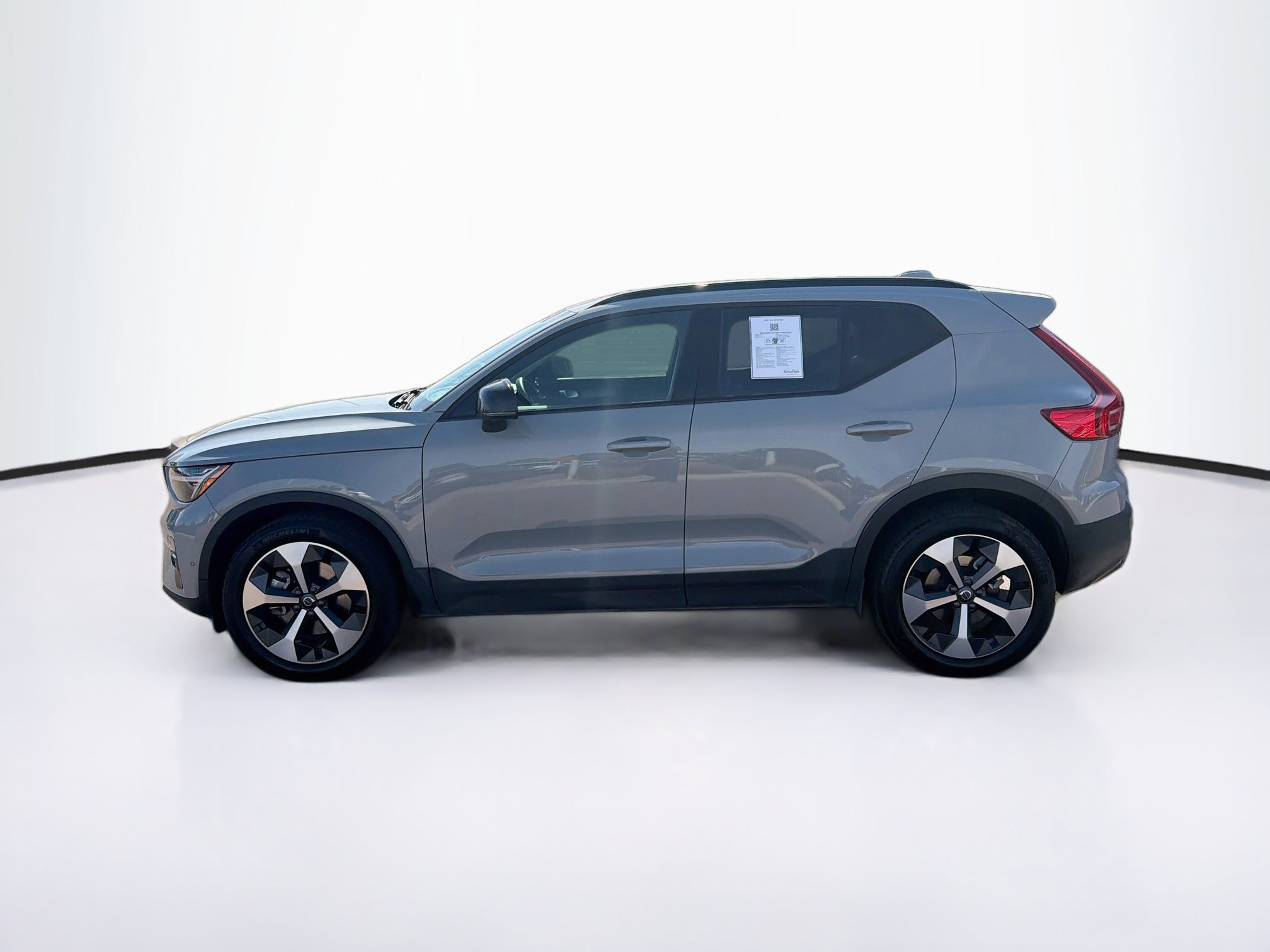 Used 2026 Volvo XC40 B5 Plus AWD/4WD image 4