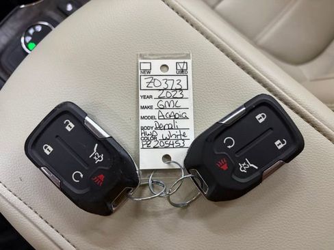 Used 2023 GMC Acadia Denali AWD/4WD image 90