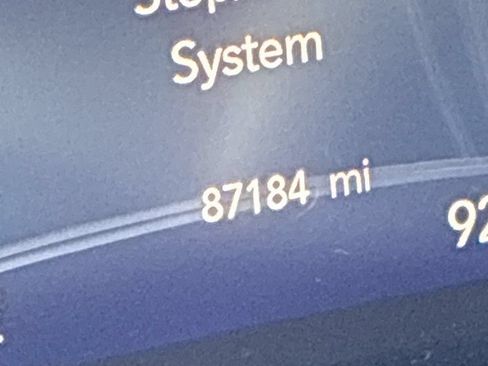 Used 2019 Chrysler Pacifica Limited w/ Tire & Wheel Group FWD image 15