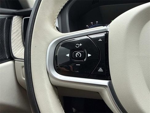 Used 2022 Volvo XC60 B5 Inscription w/ Advanced Package image 24