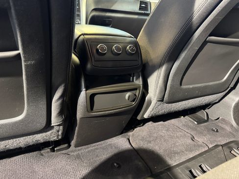 Used 2012 Chevrolet Traverse LT image 25