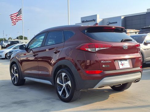 Used 2018 Hyundai Tucson Sport FWD image 2