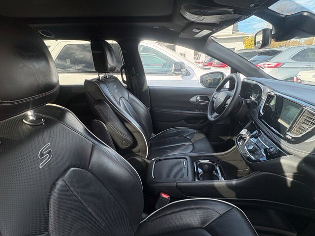 Used 2025 Chrysler Pacifica Limited FWD image 21